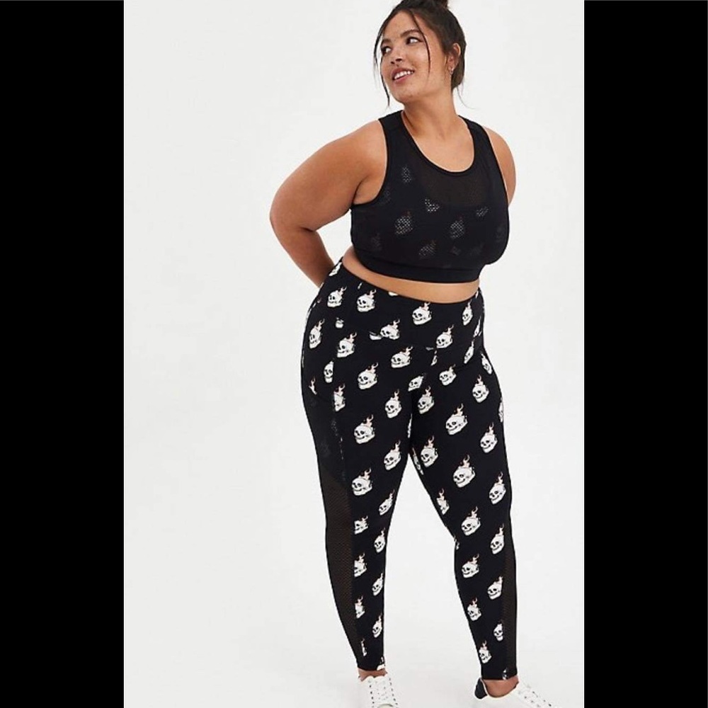 NWT Torrid Size 2 Wicking Active Flaming Skulls Legging and Bra set